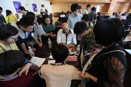 纺博会海外买家见面会亚太专场上，土耳其籍商人爱君杰对这次洽谈的成果非常满意。